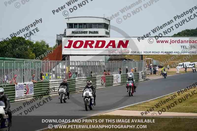 Vintage motorcycle club;eventdigitalimages;mallory park;mallory park trackday photographs;no limits trackdays;peter wileman photography;trackday digital images;trackday photos;vmcc festival 1000 bikes photographs